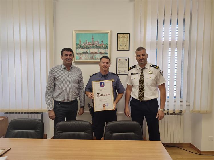 Slika /PU splitsko-dalmatinska 2022/Dan policije 2022/imotski 1.jpg